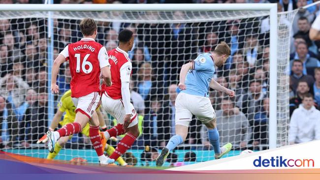 “Man City dominates Arsenal 2-0 in Premier League match”