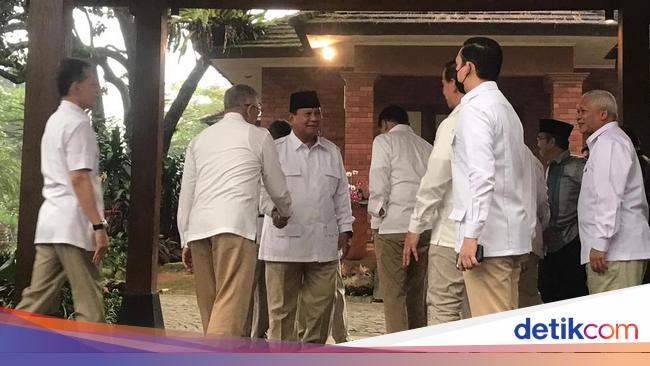 Former Hanura Chair Wiranto Visits Gerindra Leader Prabowo Subianto with Democratic Advisory Council Supporter Marzuki Alie Present