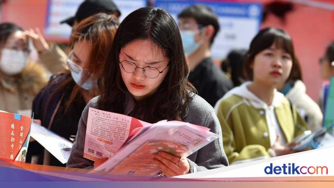 Di China, Pengangguran Kini Bayar untuk Bisa Kelihatan Kerja!