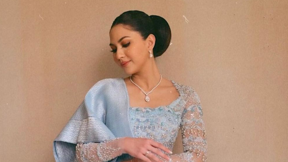 7 Potret Cantik Jessica Mila Berkebaya Di Prosesi Adat Batak Jelang Menikah