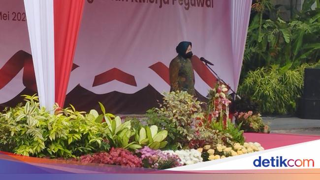 Risma: Ada Staf 20 Tahun di Tempat Sama karena Lupa Semua Ilmunya