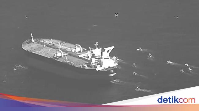 Iran Sita Kapal Tanker Minyak di Selat Hormuz