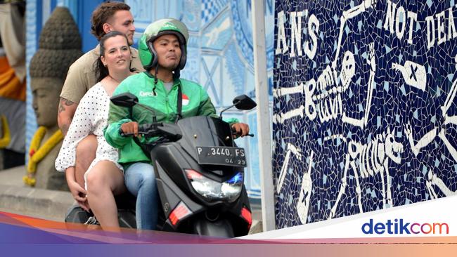 Luhut Wanti-wanti Jangan Sampai WNA di Bali Makan Lapangan Kerja Warlok