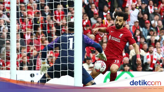 Liverpool vs Brentford: Mohamed Salah scores as Reds take first half lead