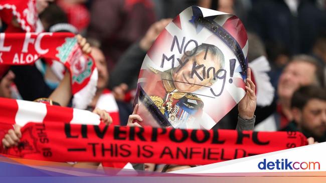 Liverpool Fans Protest Singing God Save the King during Premier League Match Against Brentford