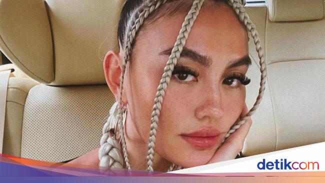 Agnez Mo in Jakarta: Visit to Kedoya Village and Controversy Over Shorts