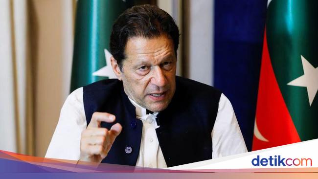 Former Pakistan PM Imran Khan reportedly arrested by paramilitary forces in Islamabad