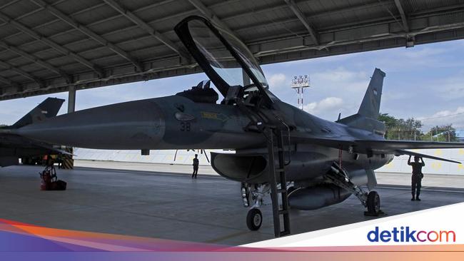 Serba-serbi TNI AU Ungkap Istimewanya Cuci Manual Jet Tempur F-16