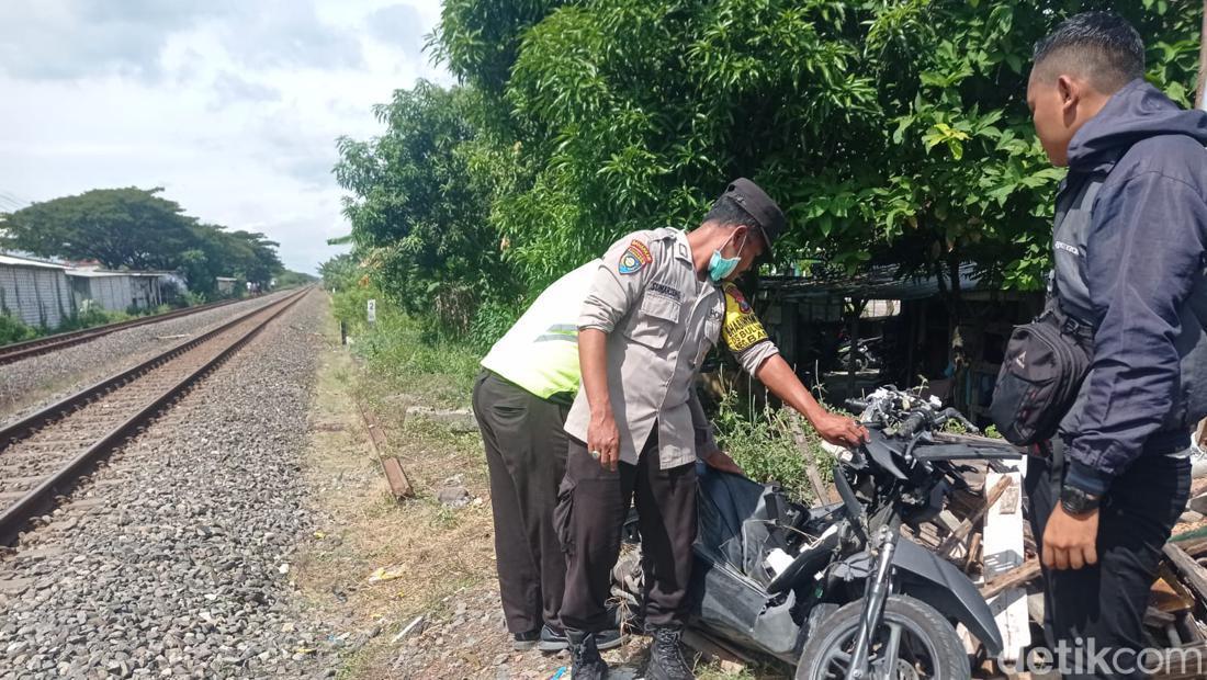 Pemotor Di Lamongan Tewas Tertabrak Kereta Usai Hadiri Acara Mantenan