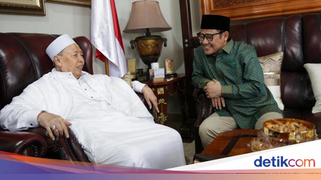 “PKB Chairman Cak Imin Receives Political Advice from Former Vice President Hamzah Haz”