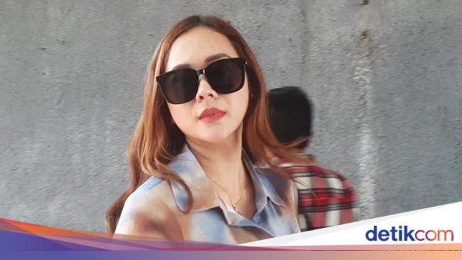 “Aura Kasih opens up about her anxiety disorder and social media use”