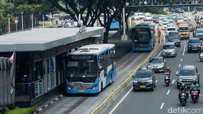 Penjelasan TransJakarta soal Aksi Pelemparan Batu di Lenteng Agung