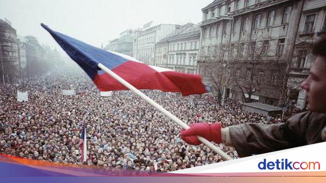 35 Tahun Lalu, Rezim Komunis Cekoslovakia Berakhir