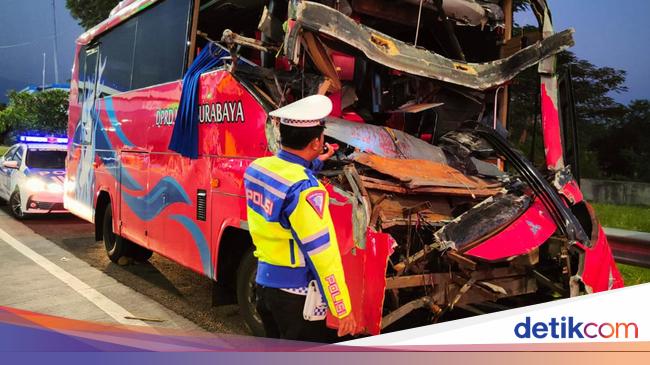 Six injured in Surabaya DPRD bus accident with truck in Pasuruan, East Java