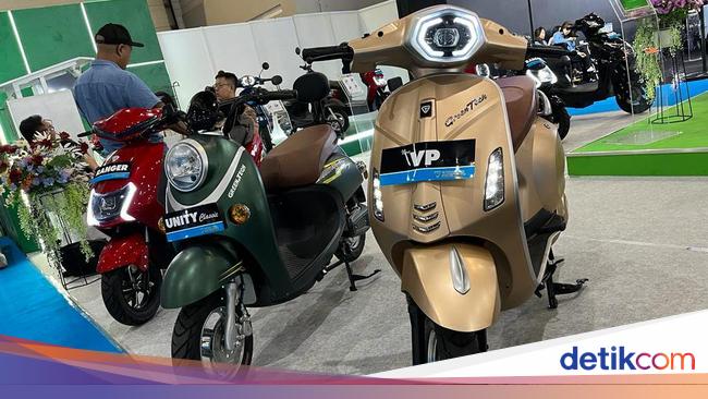 “GreenTech Electric Motorbikes at PEVS 2023 Exhibition in Jakarta – Subsidized Prices and Special Discounts Offered”