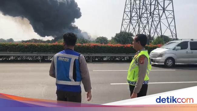 Plastic Factory Fire in Jakarta Seen from Soekarno-Hatta Airport