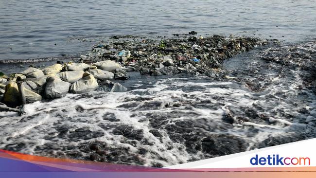 Melihat Sungai Paling Tercemar di Dhaka