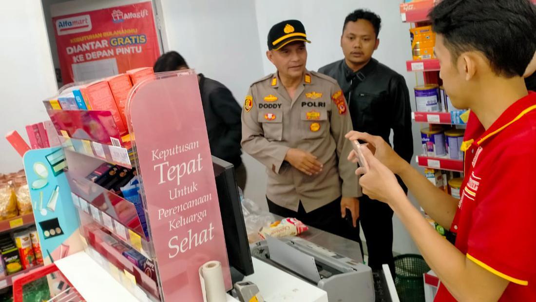 Maling Bobol Minimarket Di Bogor, Sekap Dan Todong Karyawan Dengan Golok