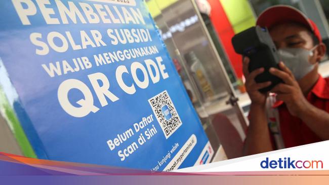 Luhut Bilang Beli BBM Subsidi Mau Dibatasi, Airlangga Sebut Belum Diputuskan