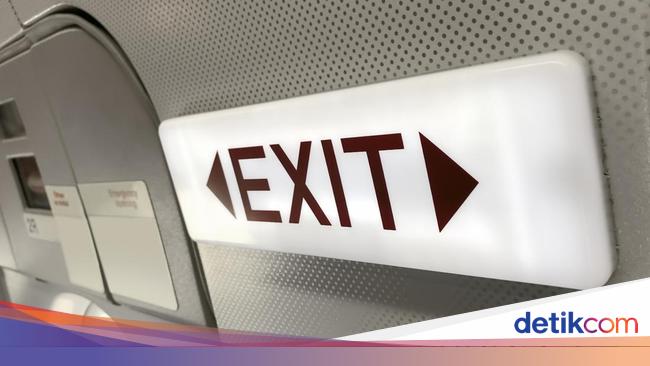 Dikira Toilet, Penumpang Pesawat Ini Buka Pintu Darurat