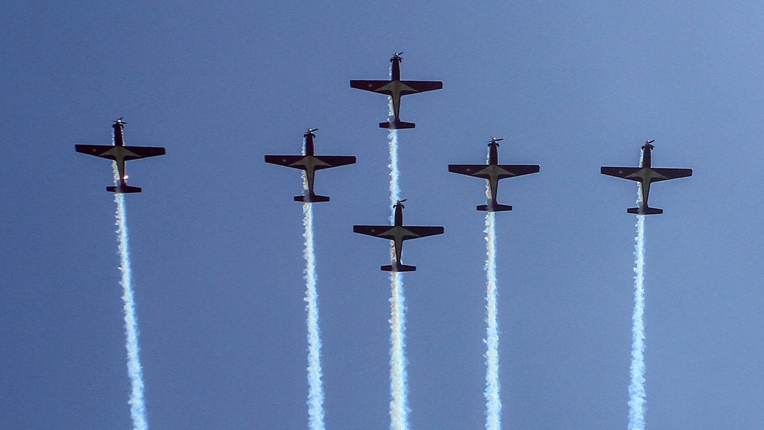 Aksi Tim Jupiter TNI AU Bermanuver Di Langit Pekanbaru