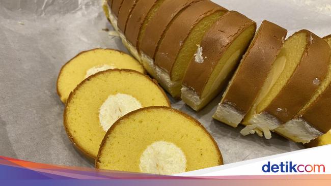 Cara Membuat Bolu Gulung Keju Medan yang Mulus Padat Isiannya