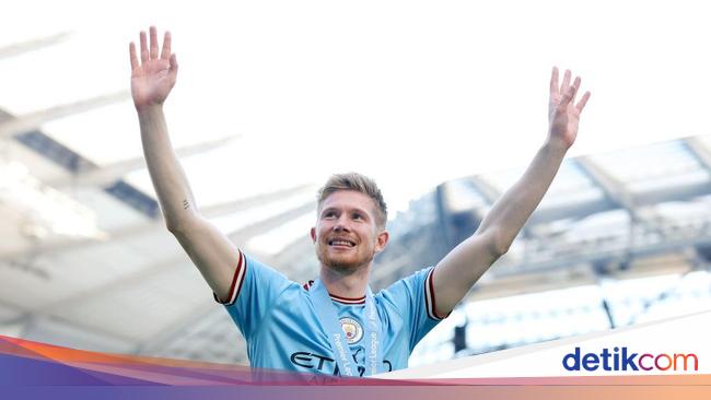 Kyle Walker Hails Kevin De Bruyne as Equal to Messi and Ronaldo for Manchester City