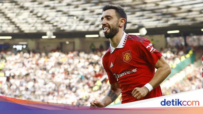 Manchester United: Bruno Fernandes and Mason Mount Compete for Number 10 Position