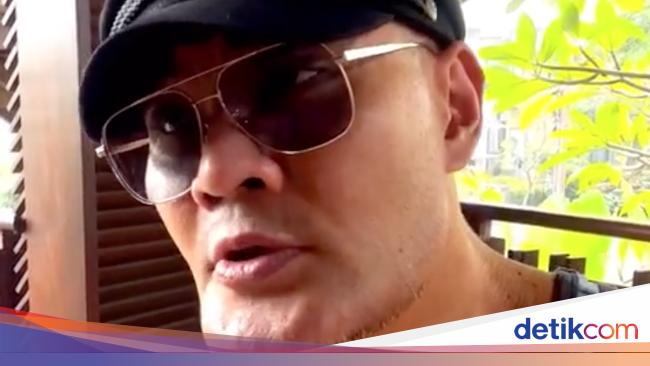 7 Potret Terbaru Deddy Corbuzier Yang Dagunya Kini Jadi Sorotan 7 Potret Terbaru Deddy Corbuzier Yang Dagunya Kini Jadi Sorotan