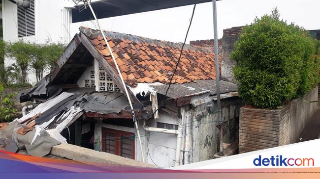 “Old House Amidst Luxury Apartments: Access Obligations and Property Rights in Jakarta”