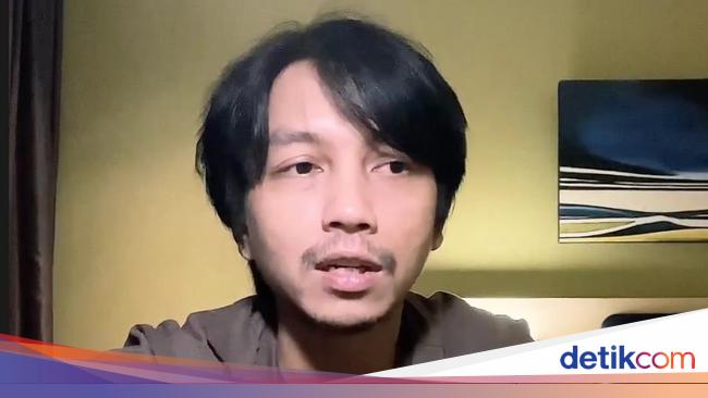 Singer Fiersa Besari Survives Near-Fatal Car Accident on His Way to Makassar