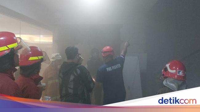 Fire Breaks Out at Ekalokasari Mall in Bogor City, West Java.