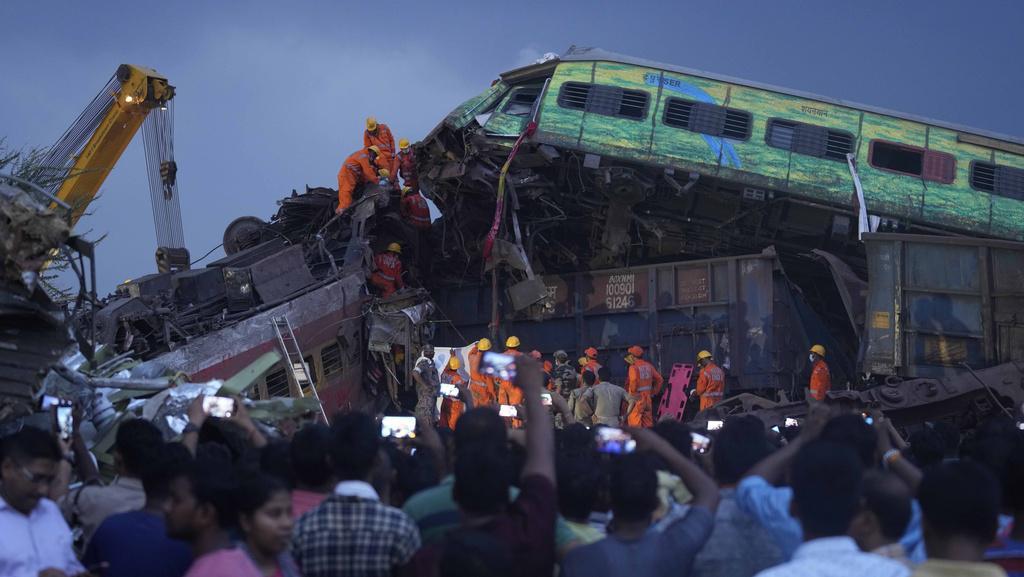 Terungkap, Ini Penyebab Kecelakaan Maut Kereta Api Di India!