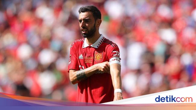 Manchester United’s Bruno Fernandes Reacts to Mason Mount Joining the Club