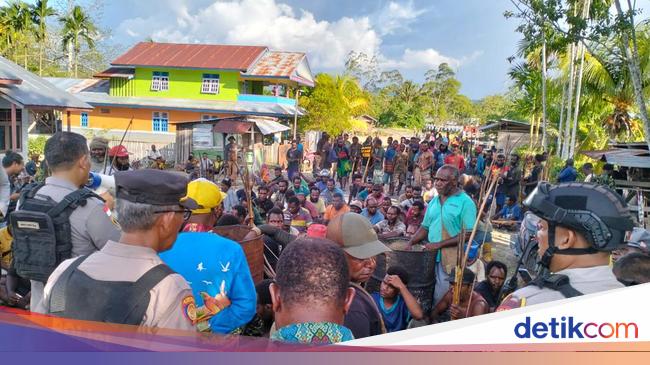 Bentrok 2 Kelompok Warga Kembali Pecah Di Nabire 7 Rumah Dibakar