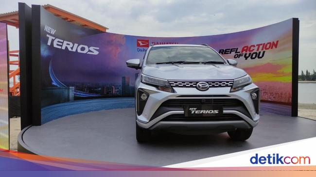 Price comparison: Daihatsu Terios vs. Honda BR-V, Mitsubishi Xpander Cross, Toyota Rush, Suzuki XL-7 and DFSK Glory 560 in Indonesia