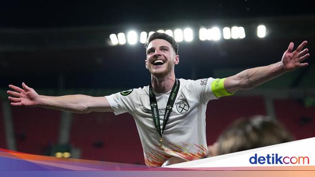 Manchester United Offers Money and Players for Declan Rice from West Ham United