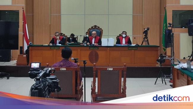 Menko Marves Luhut Binsar Pandjaitan Testifies in Defamation Case with Haris Azhar and Fatia Maulidiyanti