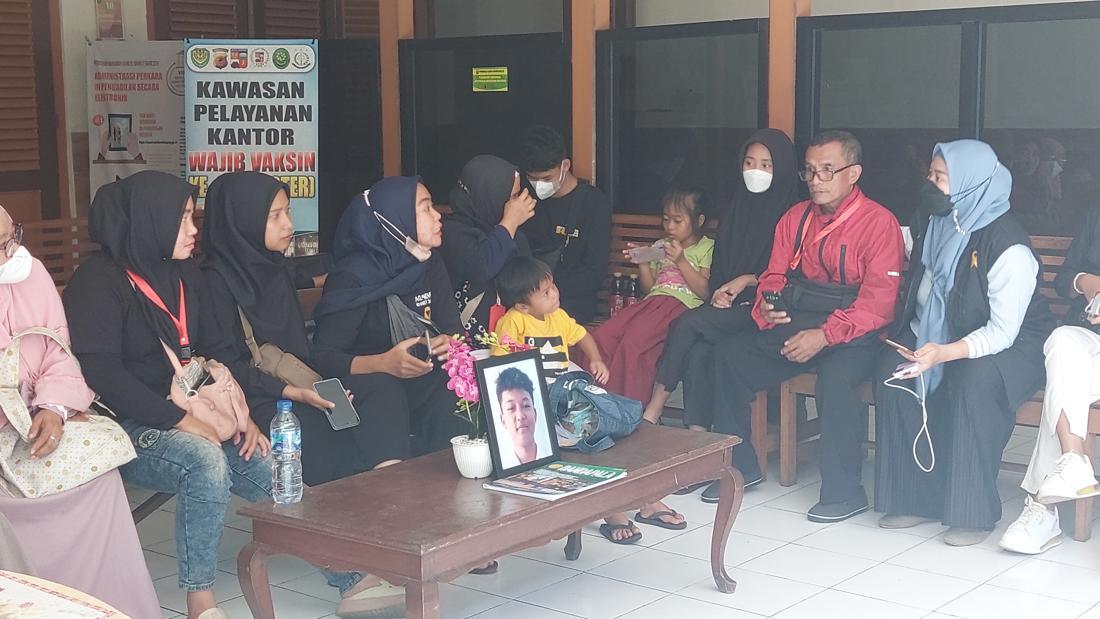 Tukul Pembacok Pelajar Di Bogor Divonis Hari Ini, Keluarga Korban Hadir