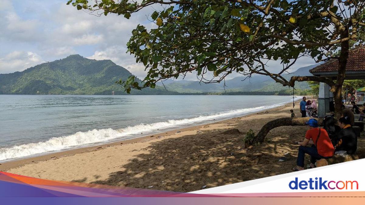 Pesona Wisata Legendaris Pantai Prigi Trenggalek, Yuk Healing di Sini!