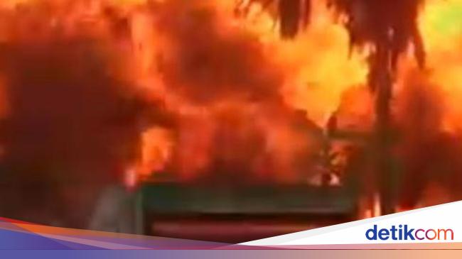 Massive Fuel Warehouse Fire Causes Hysteria in Labuhanbatu, North Sumatra