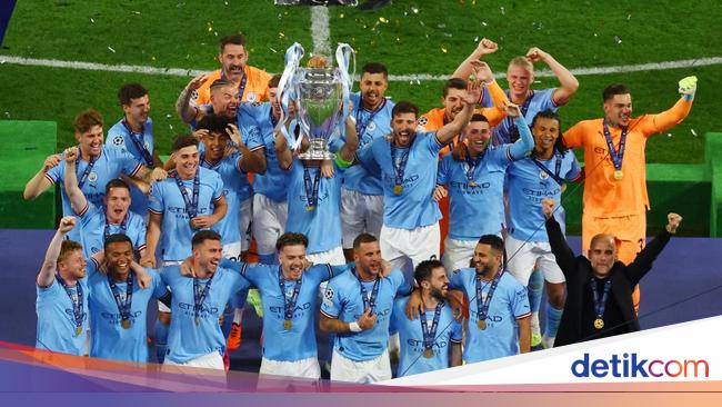 Why Arsene Wenger Suggests Manchester City to Stay Active in the Transfer Market Despite Winning Treble