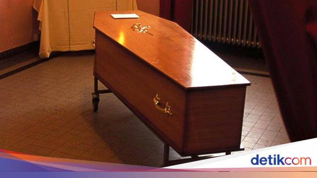 Elderly Ecuadorian Woman Declared Dead and Found Alive at Funeral in Jakarta