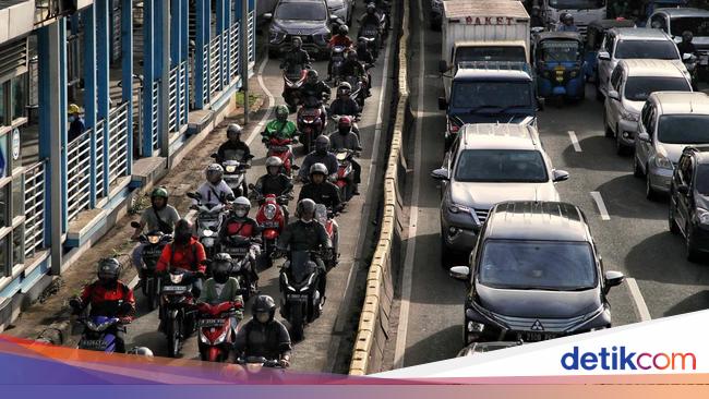 Motor Banyak Unggulnya, Orang Malas Naik Transportasi Umum