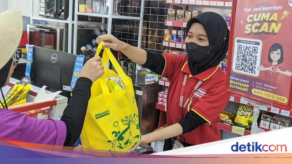 Alfamart Pastikan Tak Tutup Gerai Meski Ada Koperasi Desa Merah Putih