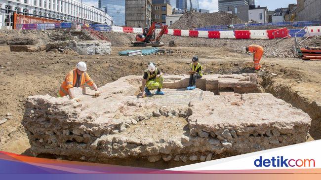 Rare Roman Tomb Found in South London: An Archaeological Discovery