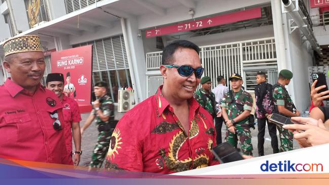 Former TNI Commander Attends Bung Karno Month Celebration, Sparks Speculation on Vice Presidential Candidacy