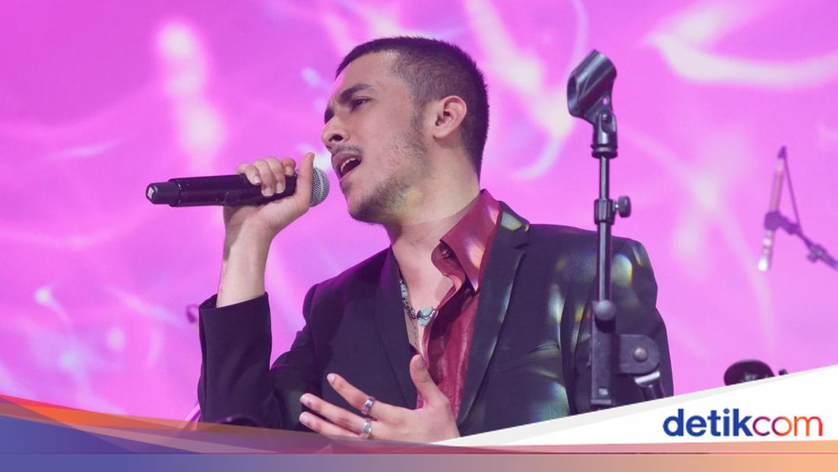 Aziz Hedra Kenalkan No More You and I di At America