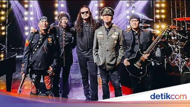 Ahmad Dhani Pede Konser Dewa 19 Bersama All Star di GBK Dihadiri 85 Ribu Orang