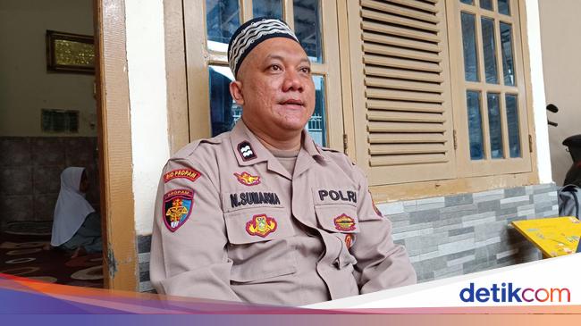 Aiptu Nana Ajarkan Qur'an ke Warga Jambi: Saling Bantu dalam Kebaikan